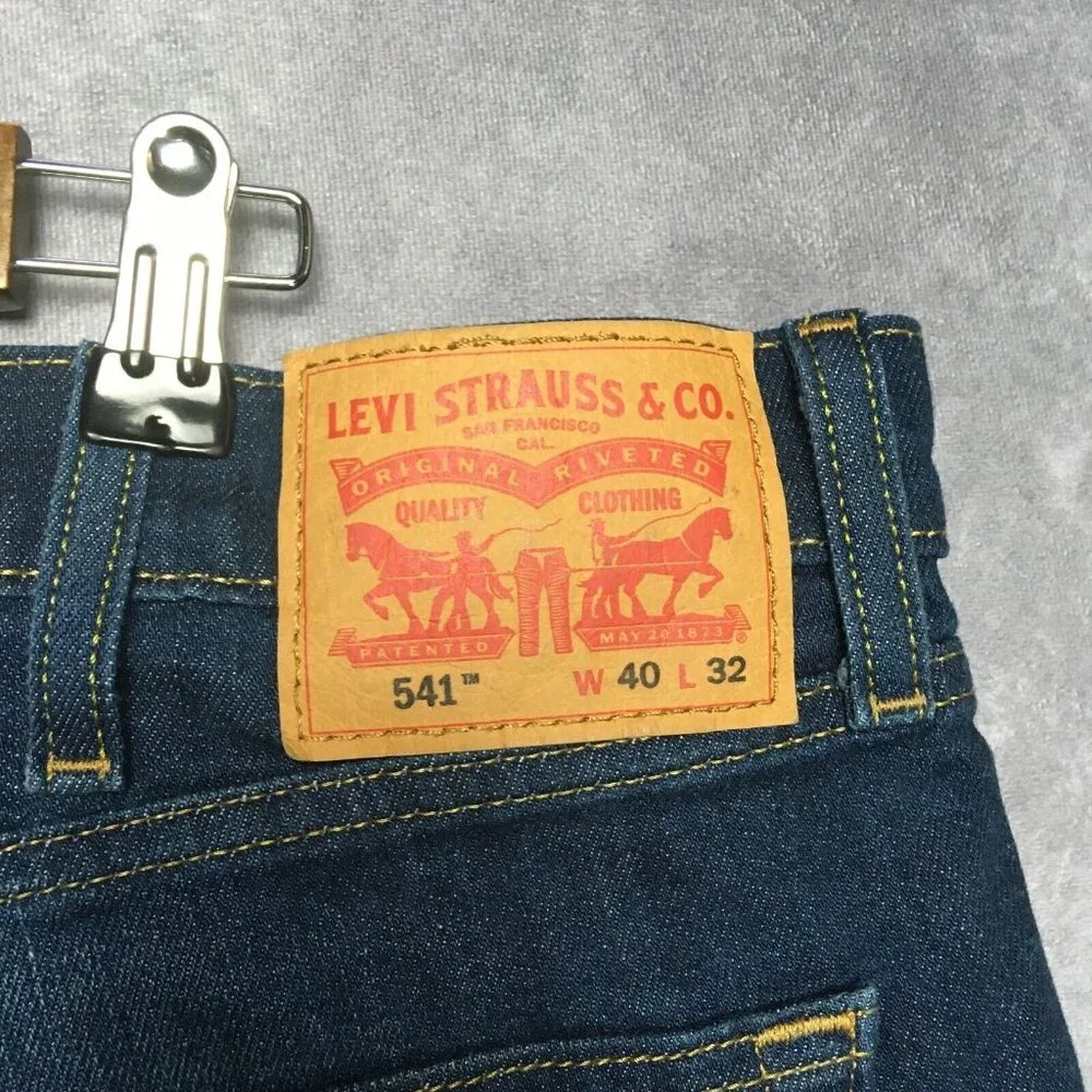 Levis Mens 541 Athletic Fit Blue Jeans size 40x32 Stretch Denim Zipper Fly Pants